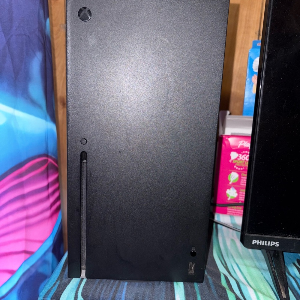 Xbox series x + 2 controllers
